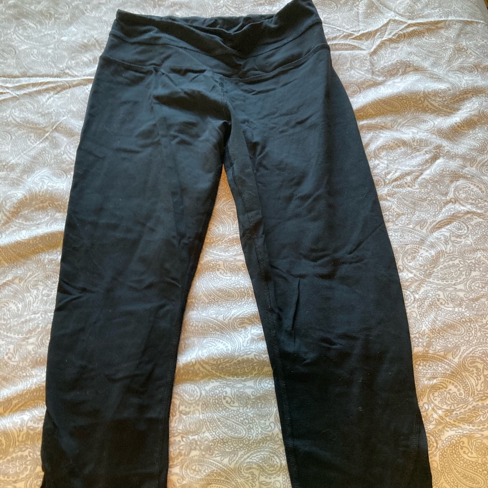 Black capris